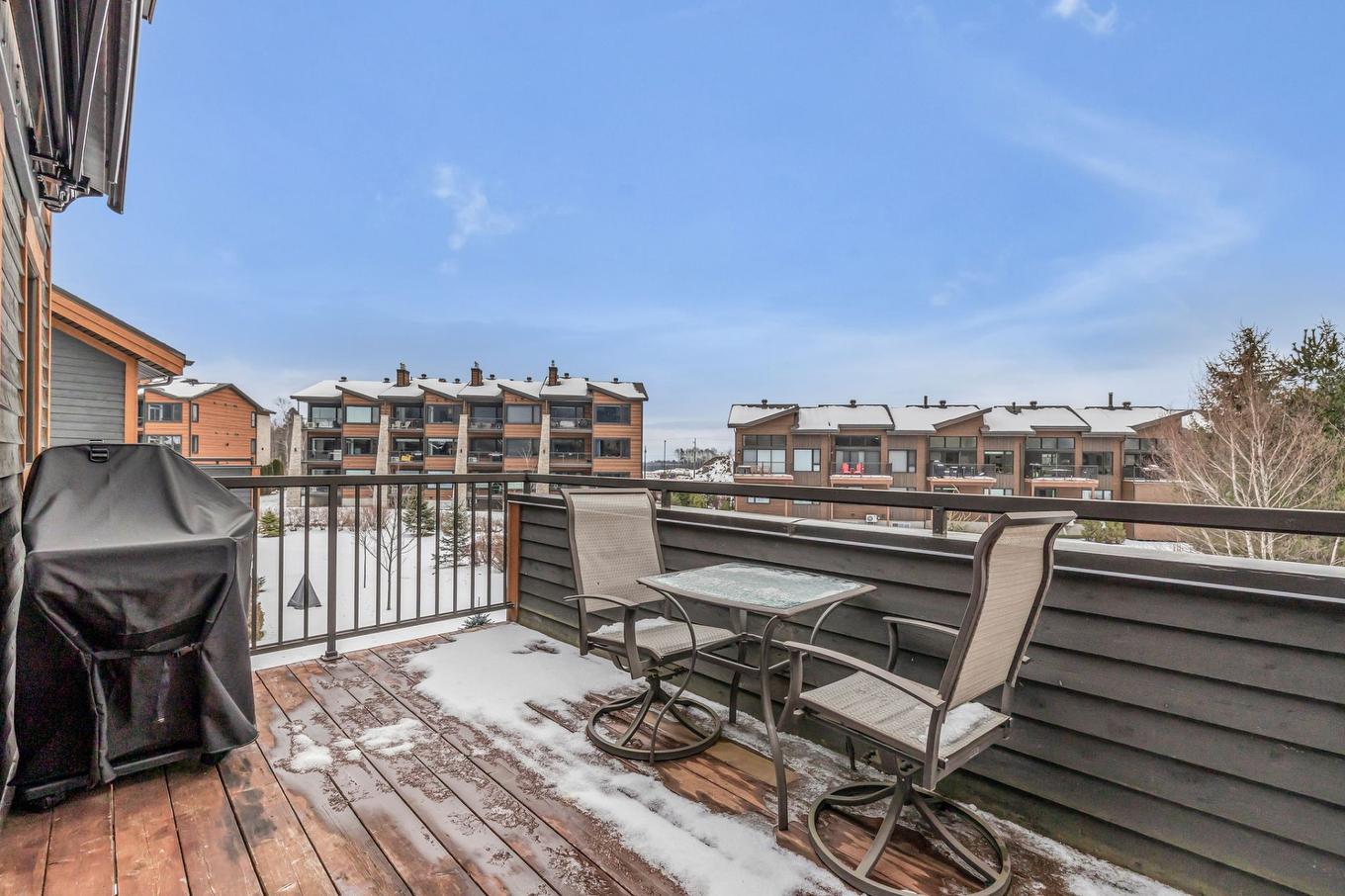 Balcon - 57 Rue De La Traverse, Beaupré, QC - Outdoor