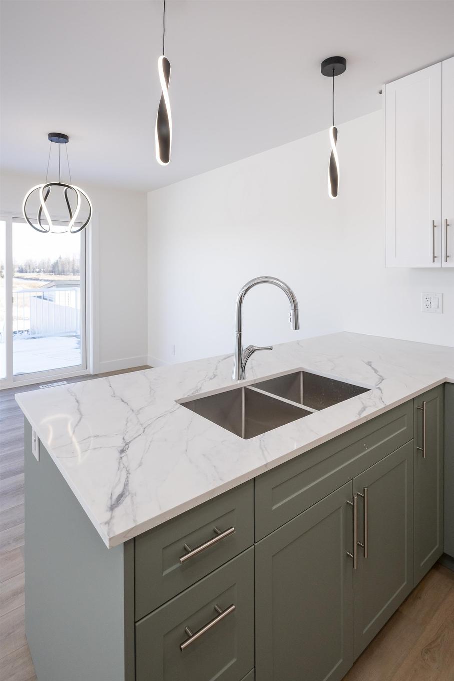 202 Bruin Crescent, Thunder Bay, ON - Indoor Photo Showing Kitchen With Double Sink