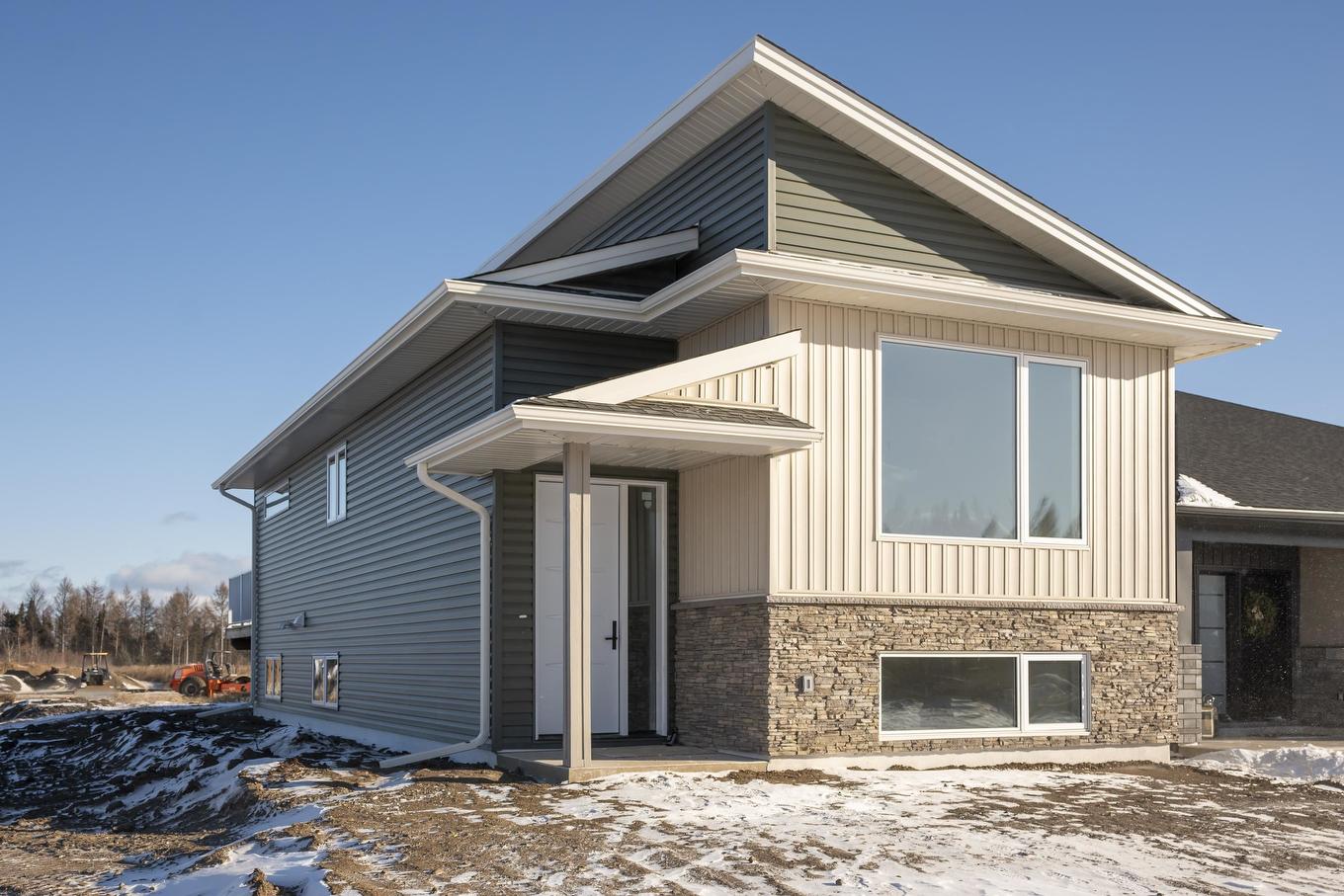 202 Bruin Crescent, Thunder Bay, ON - Outdoor