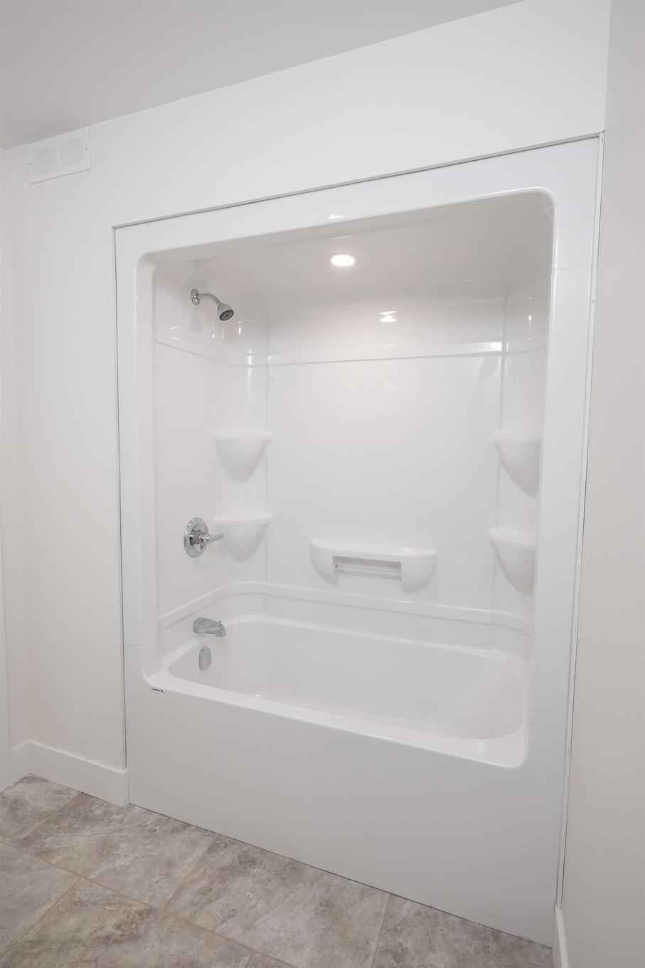 202 Bruin Crescent, Thunder Bay, ON - Indoor Photo Showing Bathroom