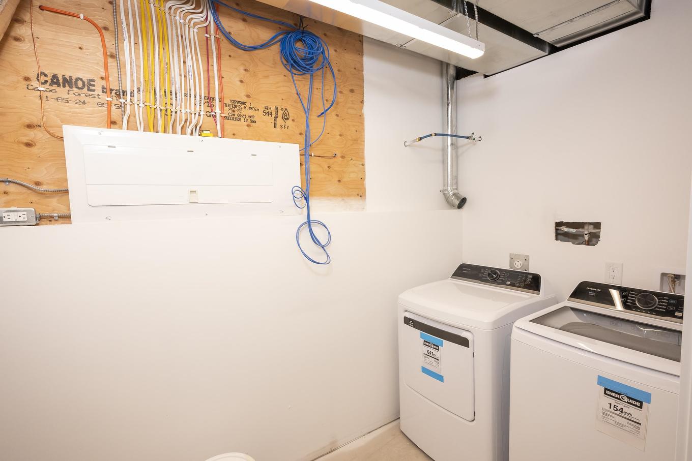 202 Bruin Crescent, Thunder Bay, ON - Indoor Photo Showing Laundry Room