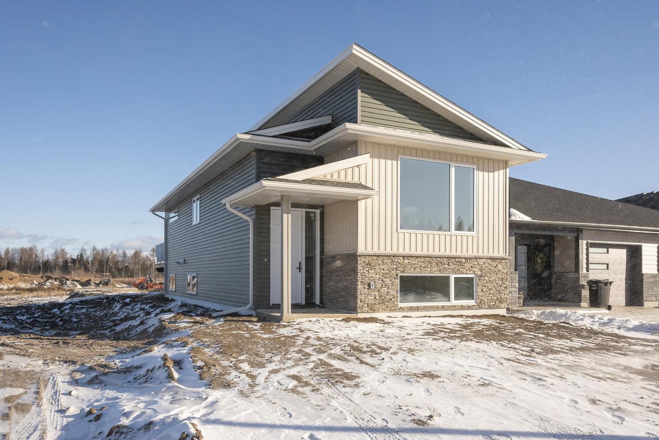 202 Bruin Crescent, Thunder Bay, ON - Outdoor