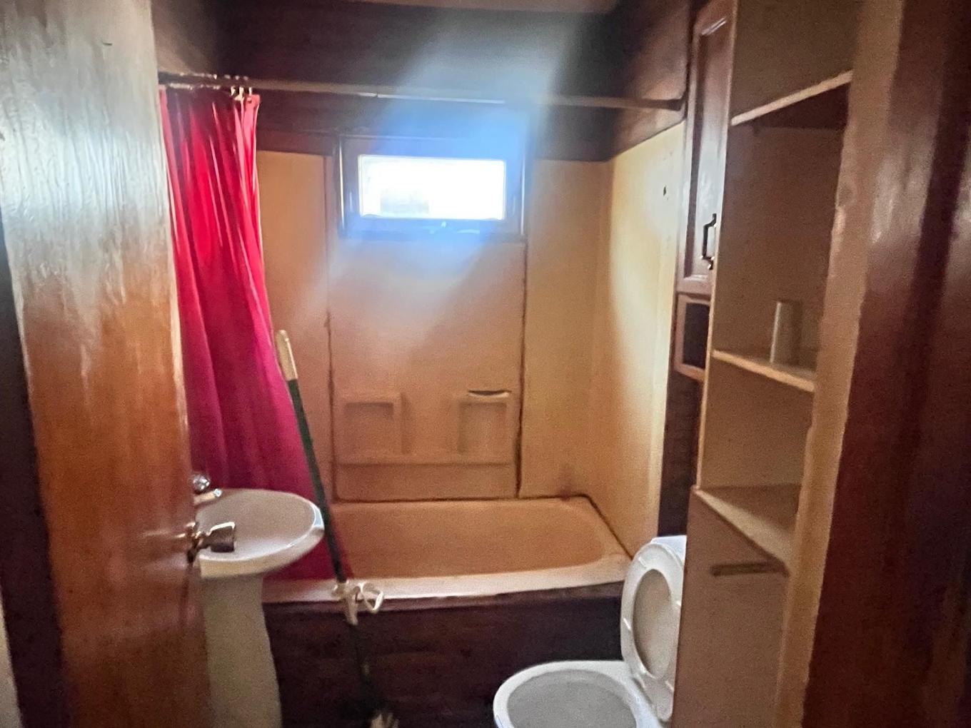 335 Heron Street, Thunder Bay, ON - Indoor Photo Showing Bathroom