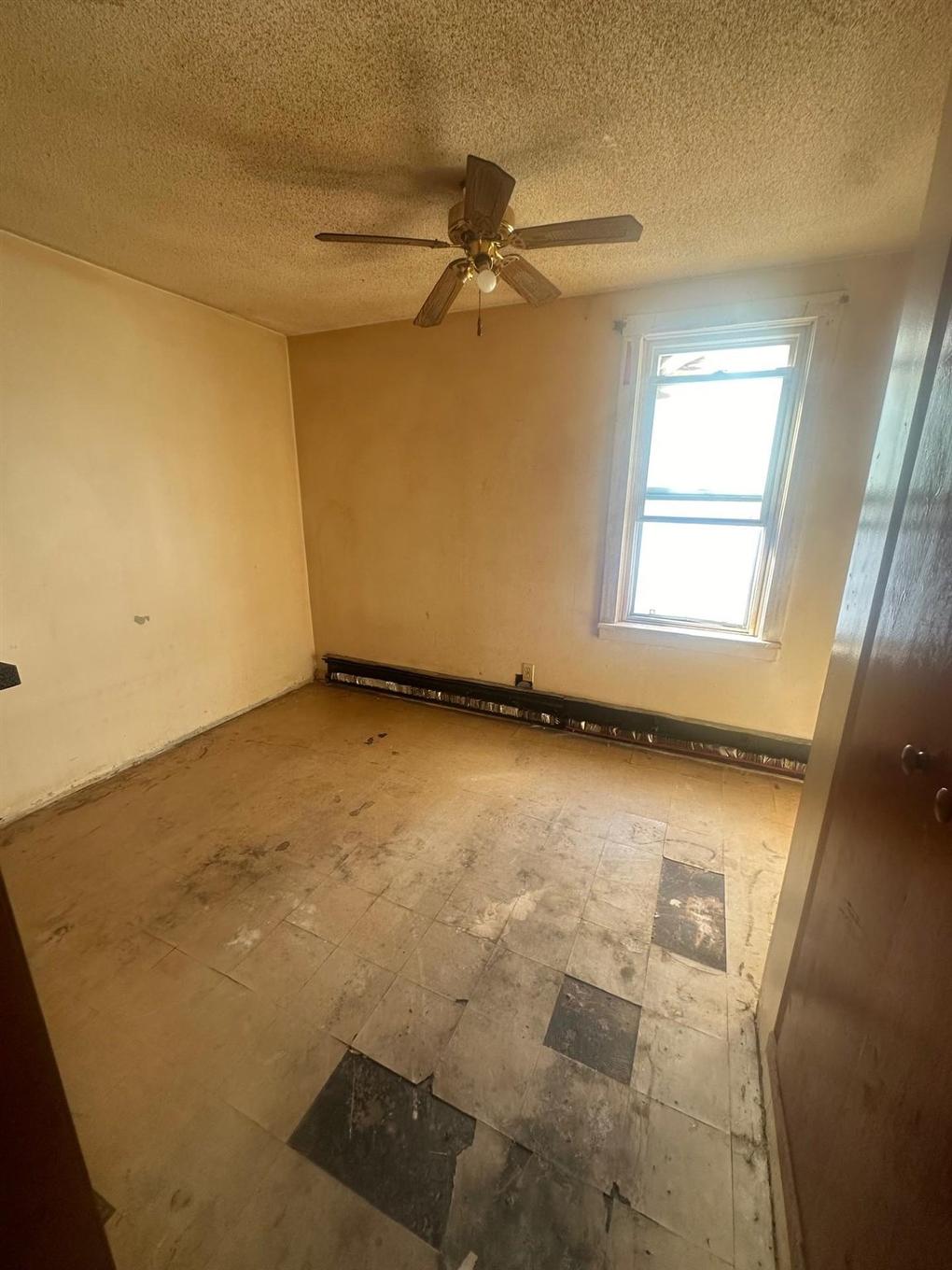 335 Heron Street, Thunder Bay, ON - Indoor Photo Showing Other Room