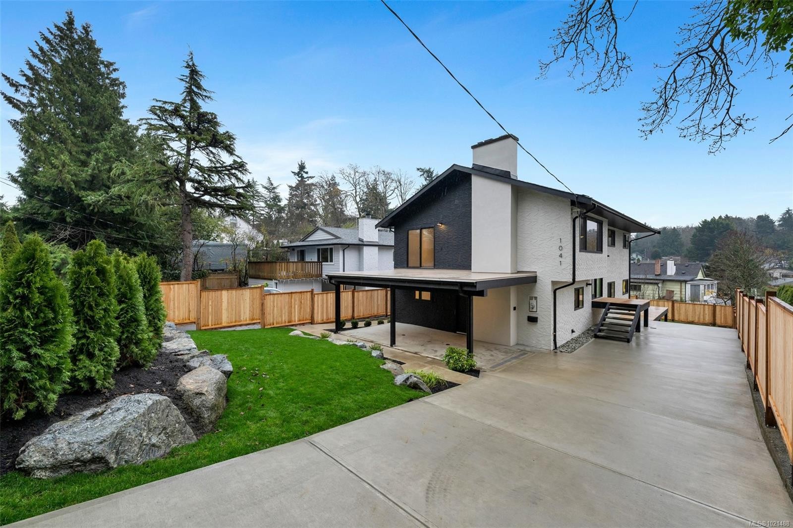 1041 Hulford St, Saanich, BC