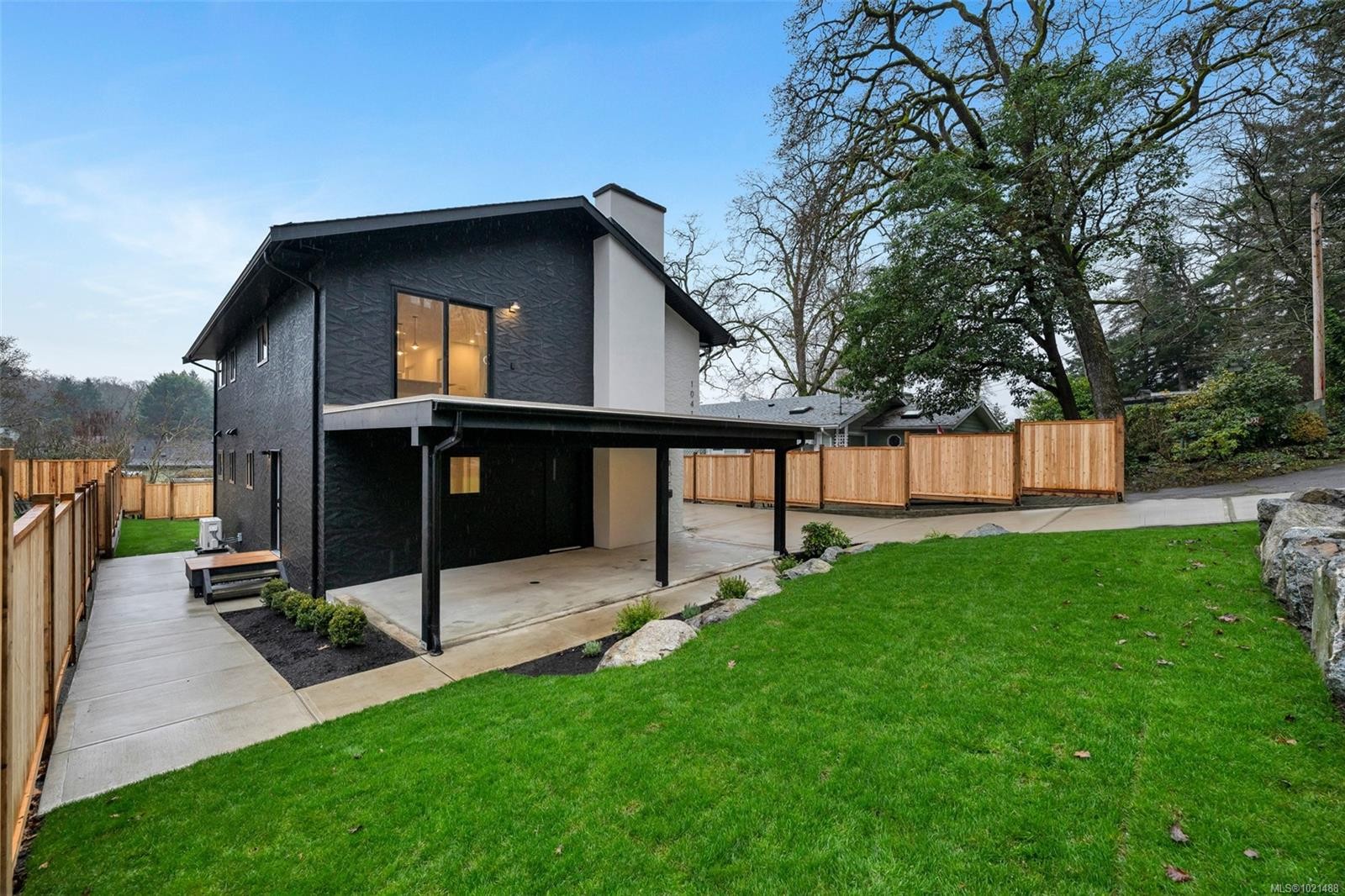 1041 Hulford St, Saanich, BC