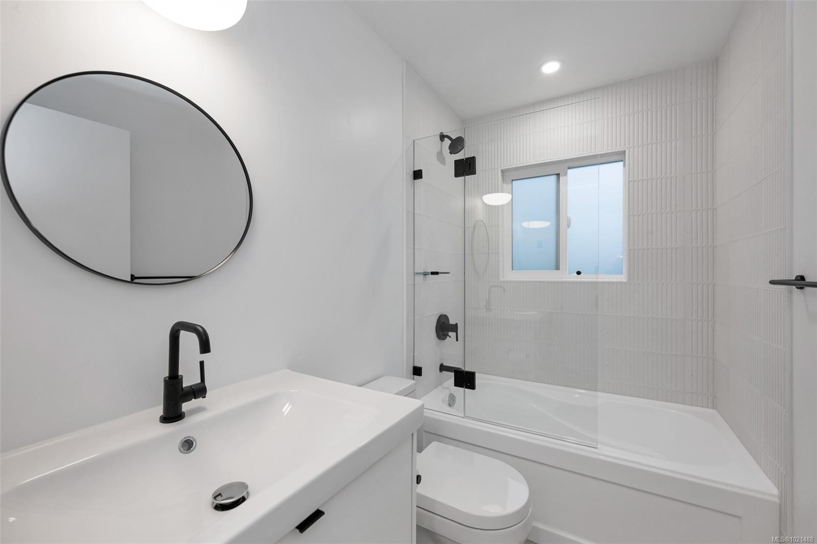 1041 Hulford St, Saanich, BC