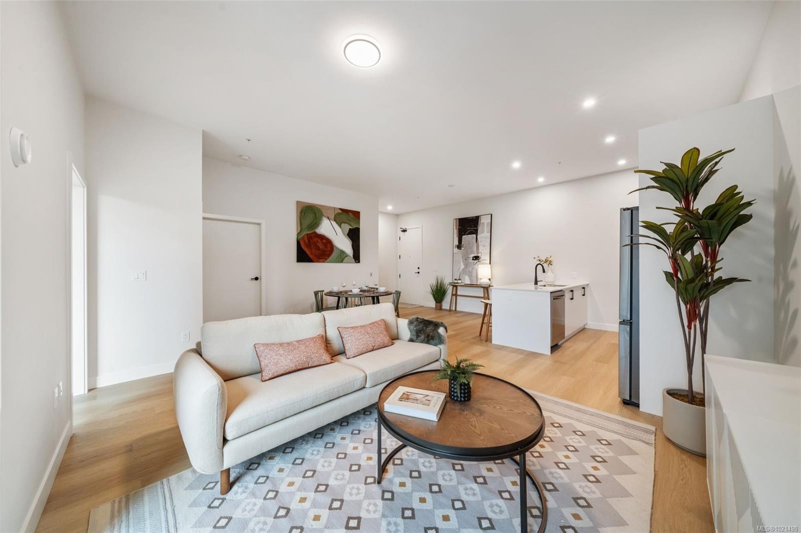506-2770 Winster Rd, Langford, BC - Indoor Photo Showing Living Room