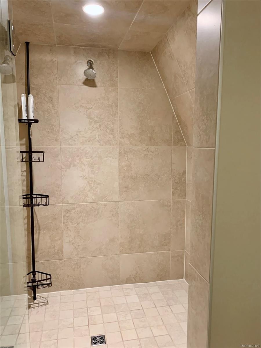 8-675 Superior St, Victoria, BC