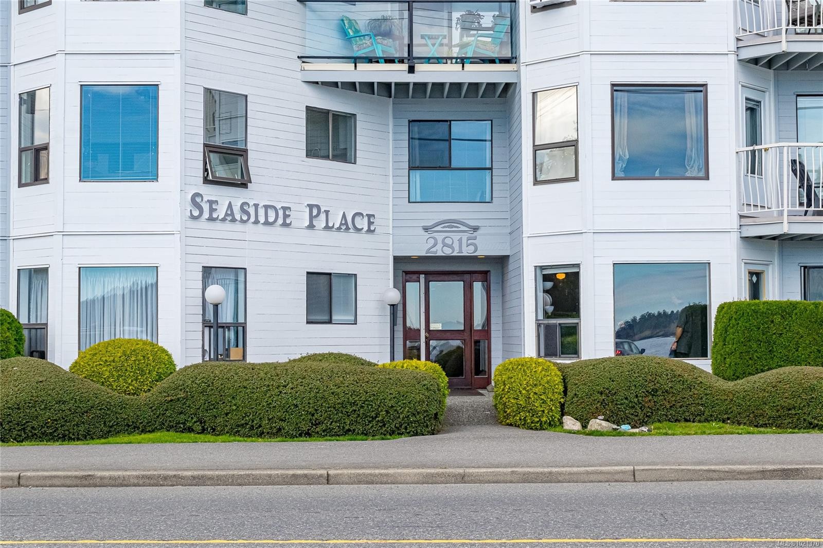 110-2815 Departure Bay Rd, Nanaimo, BC - Outdoor With Facade