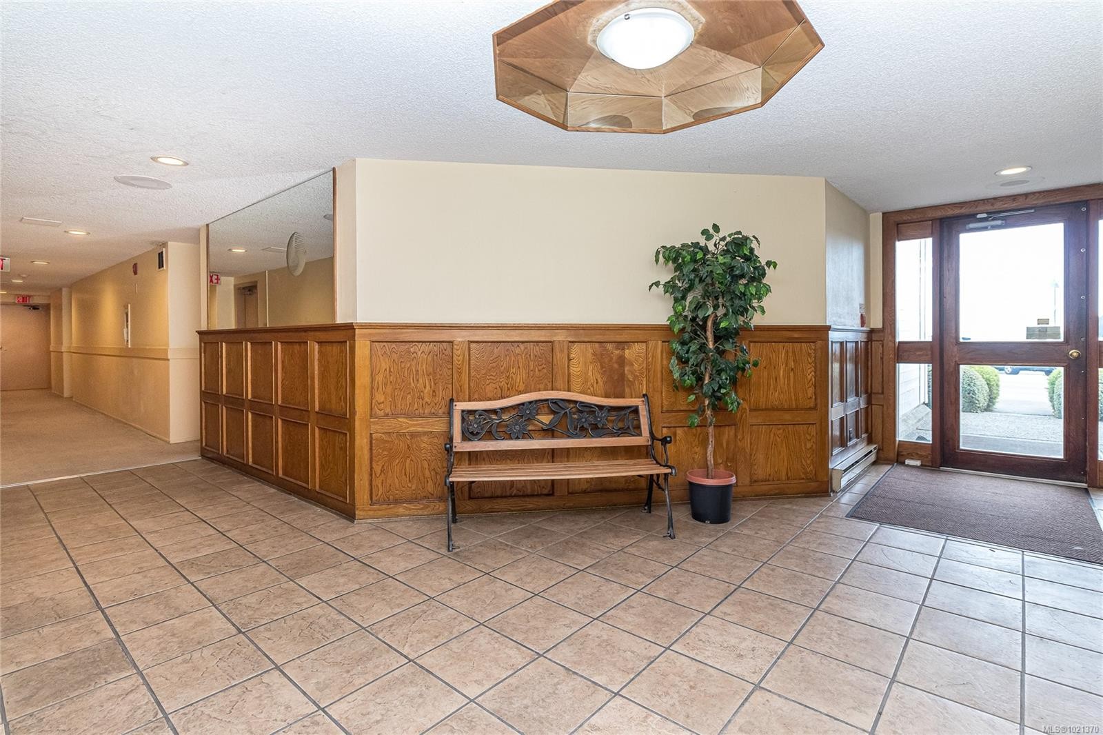 110-2815 Departure Bay Rd, Nanaimo, BC - Indoor Photo Showing Other Room