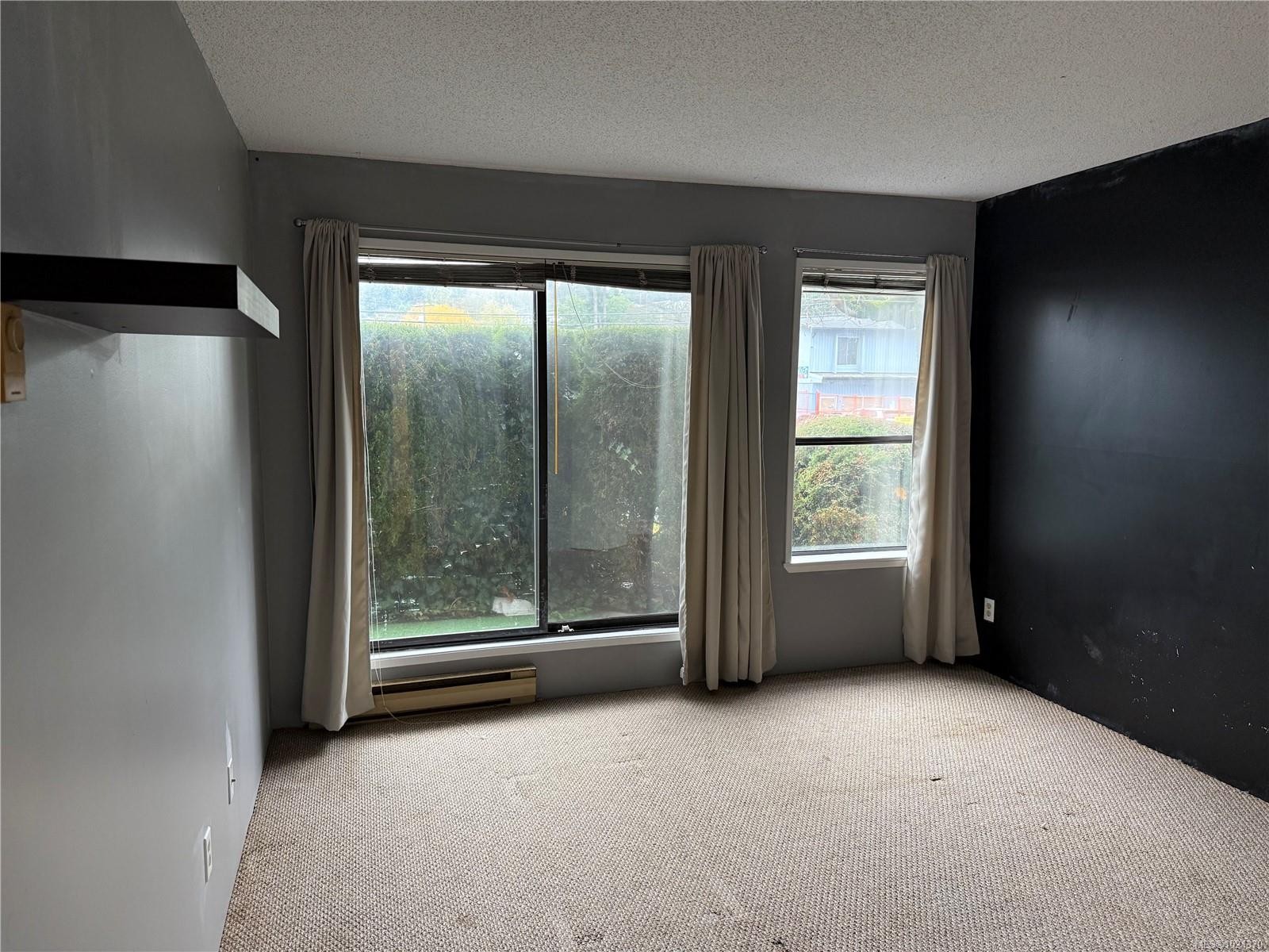 110-2815 Departure Bay Rd, Nanaimo, BC - Indoor Photo Showing Other Room