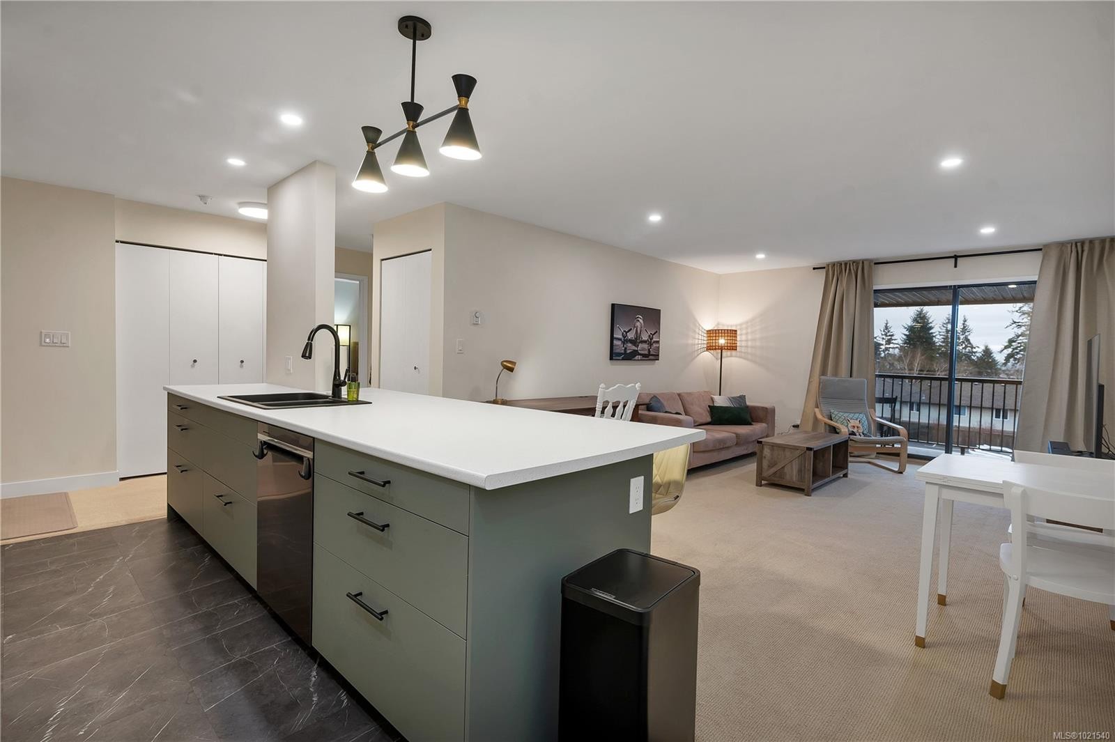 305-585 Dogwood St South, Campbell River, BC - Indoor Photo Showing Other Room