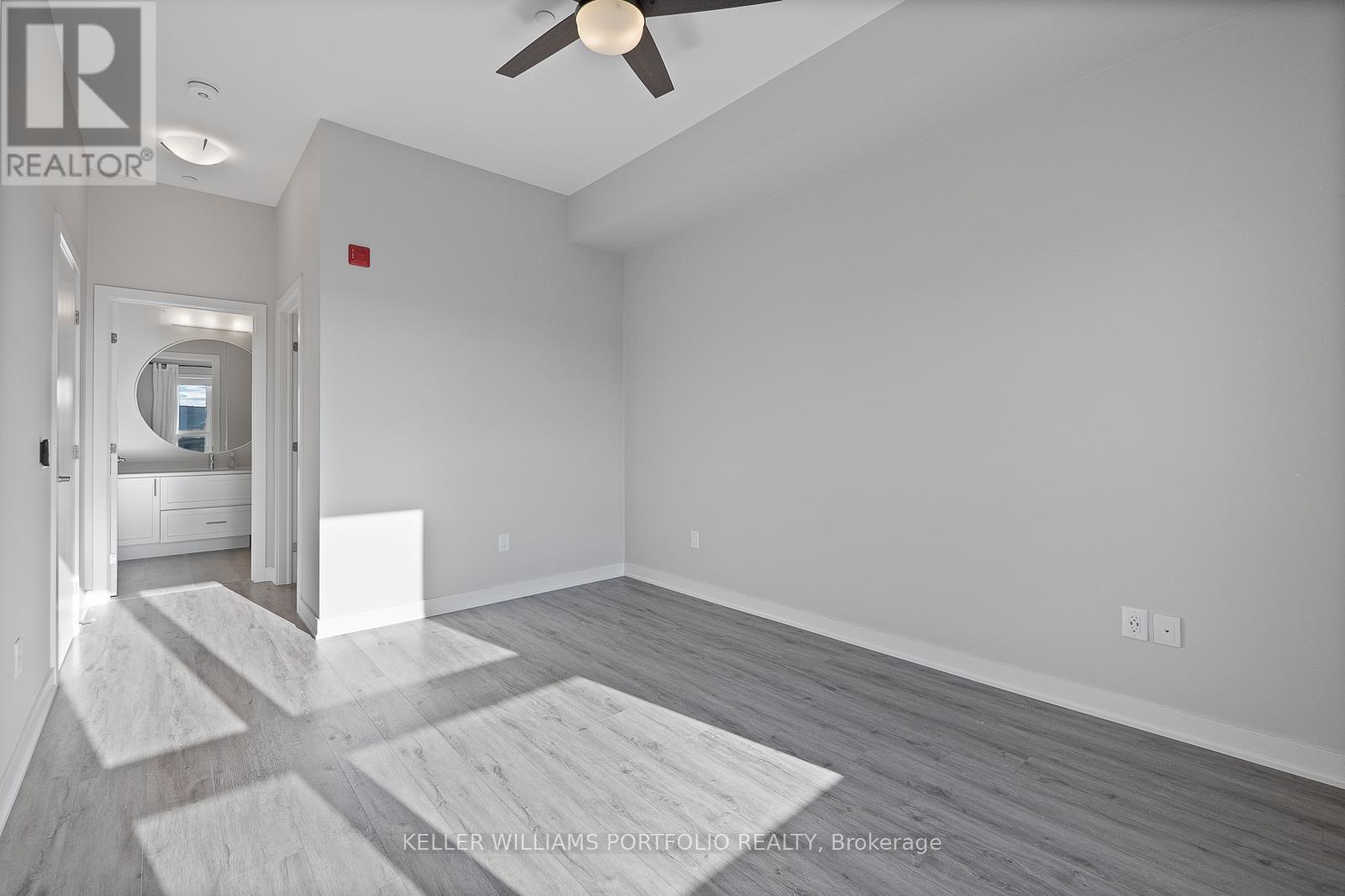 611 - 340 Plains Road E, Burlington, ON - Indoor Photo Showing Other Room