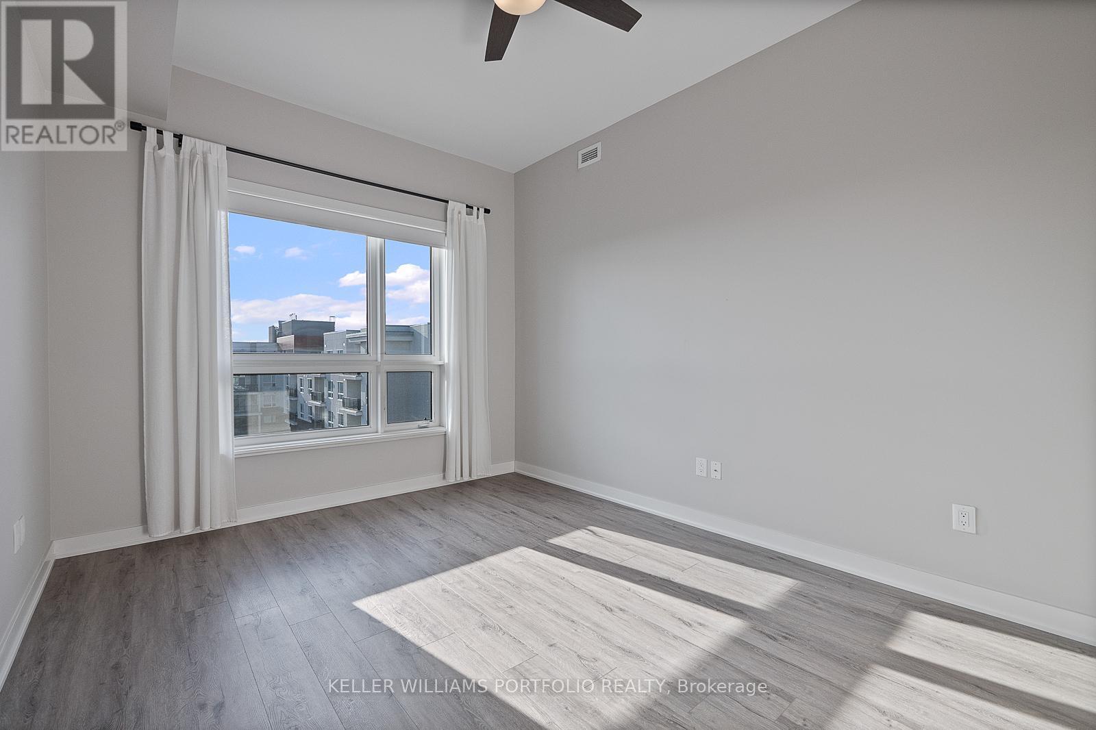 611 - 340 Plains Road E, Burlington, ON - Indoor Photo Showing Other Room