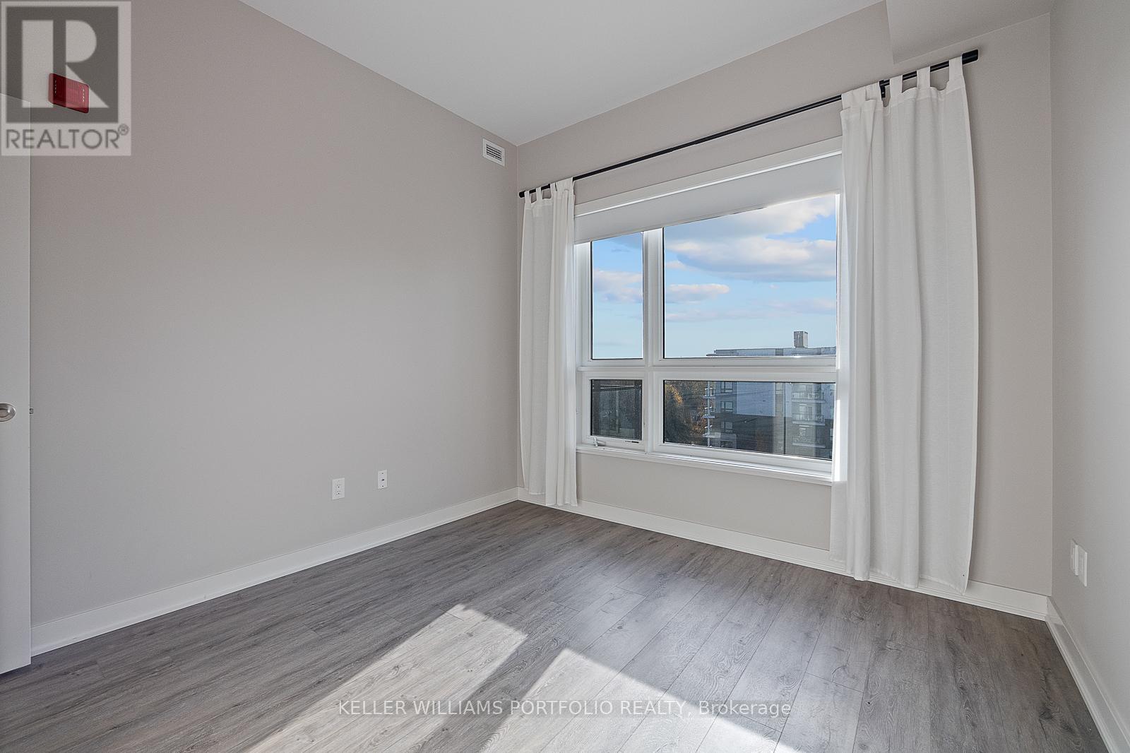 611 - 340 Plains Road E, Burlington, ON - Indoor Photo Showing Other Room