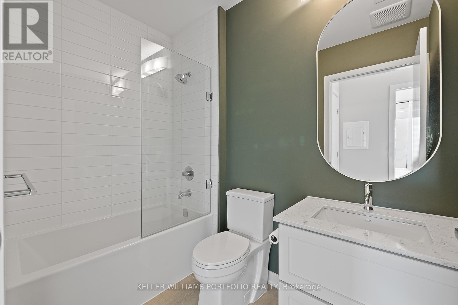 611 - 340 Plains Road E, Burlington, ON - Indoor Photo Showing Bathroom