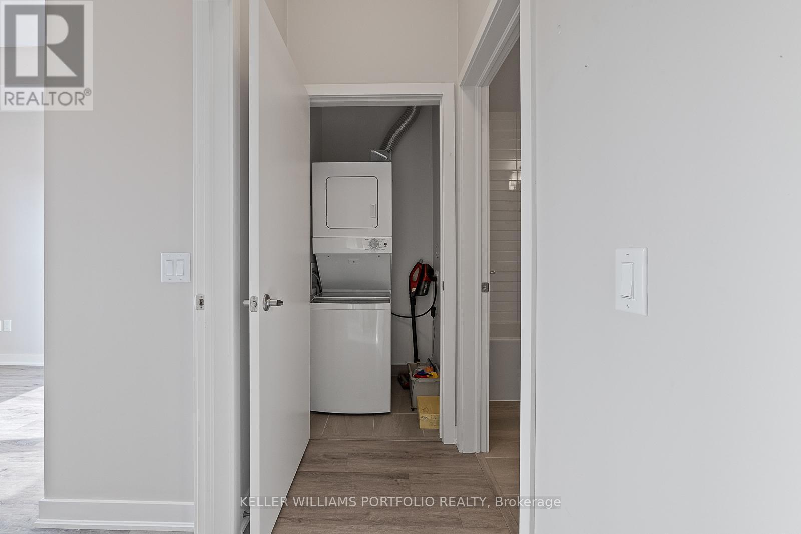 611 - 340 Plains Road E, Burlington, ON - Indoor Photo Showing Other Room