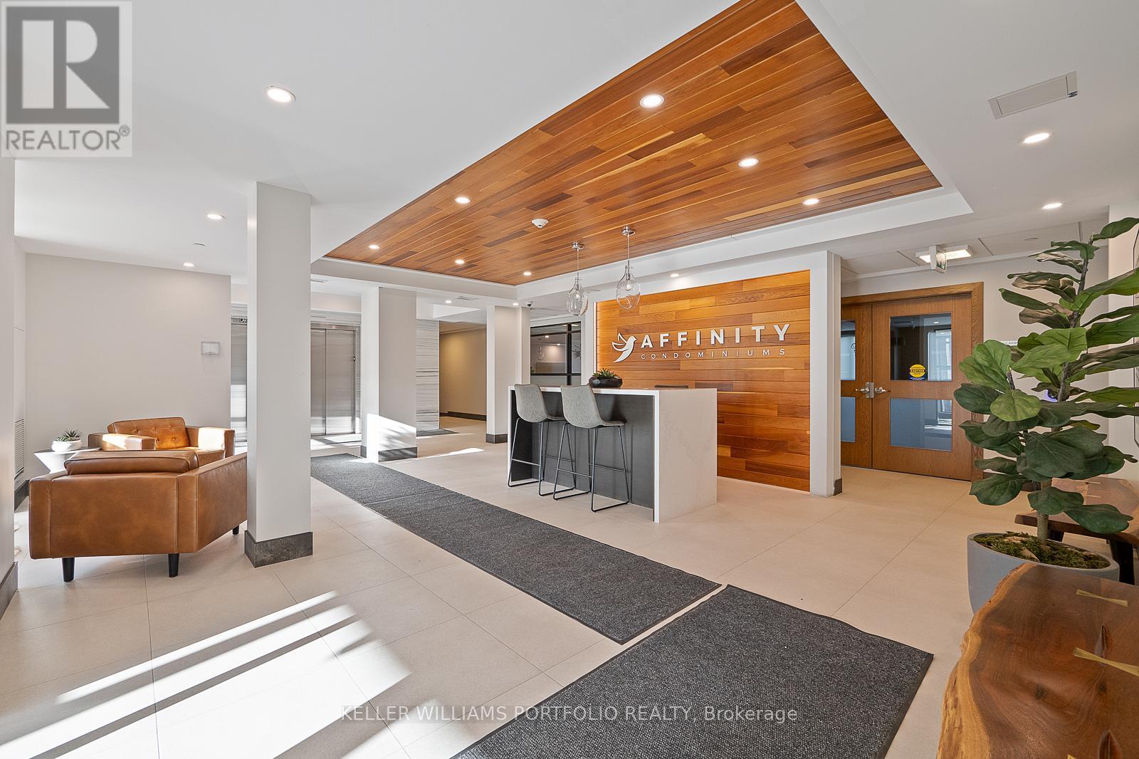 611 - 340 Plains Road E, Burlington, ON - Indoor Photo Showing Other Room