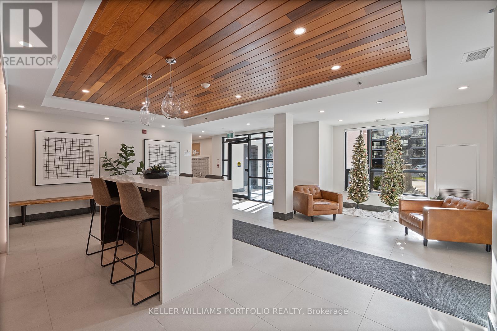 611 - 340 Plains Road E, Burlington, ON - Indoor