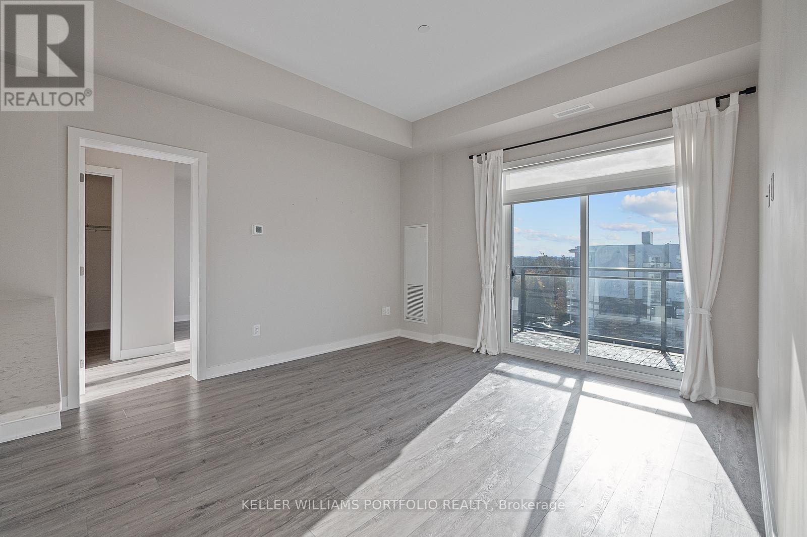 611 - 340 Plains Road E, Burlington, ON - Indoor Photo Showing Other Room