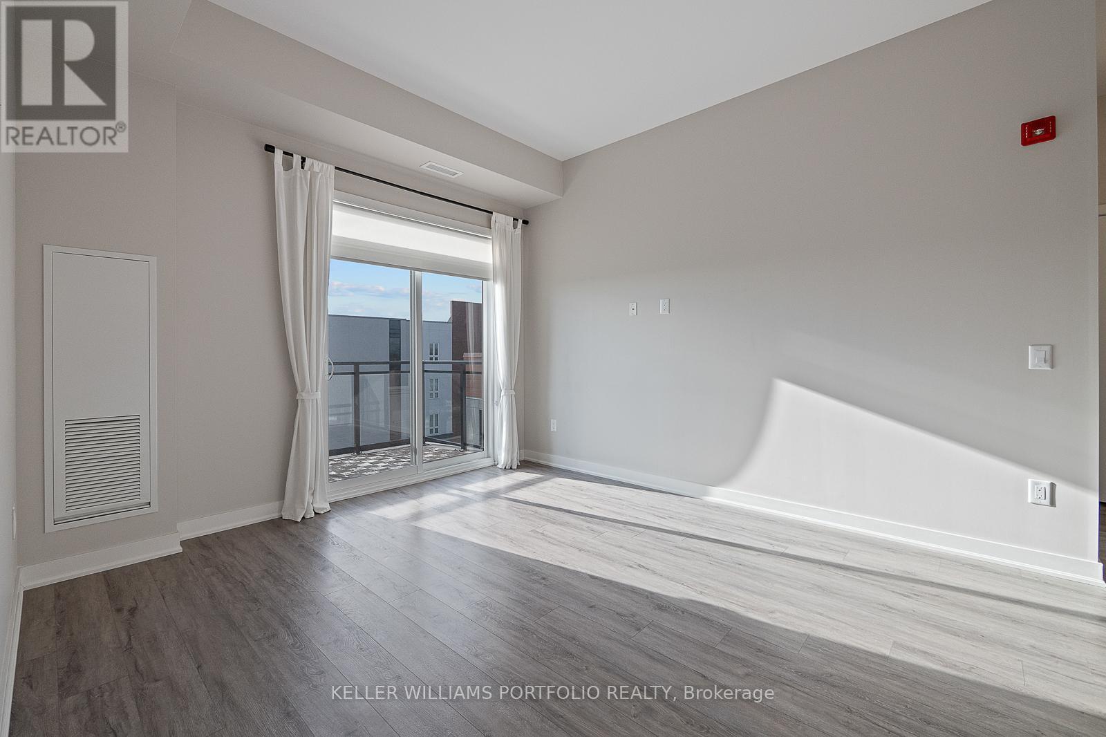 611 - 340 Plains Road E, Burlington, ON - Indoor Photo Showing Other Room