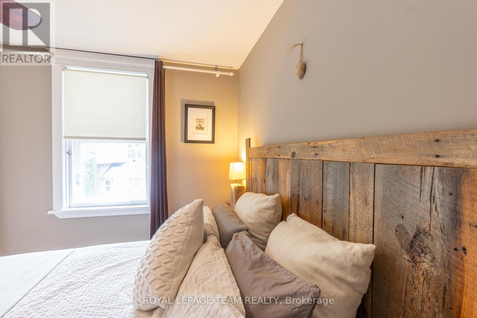 56 Bertrand Street, Ottawa, ON - Indoor Photo Showing Bedroom