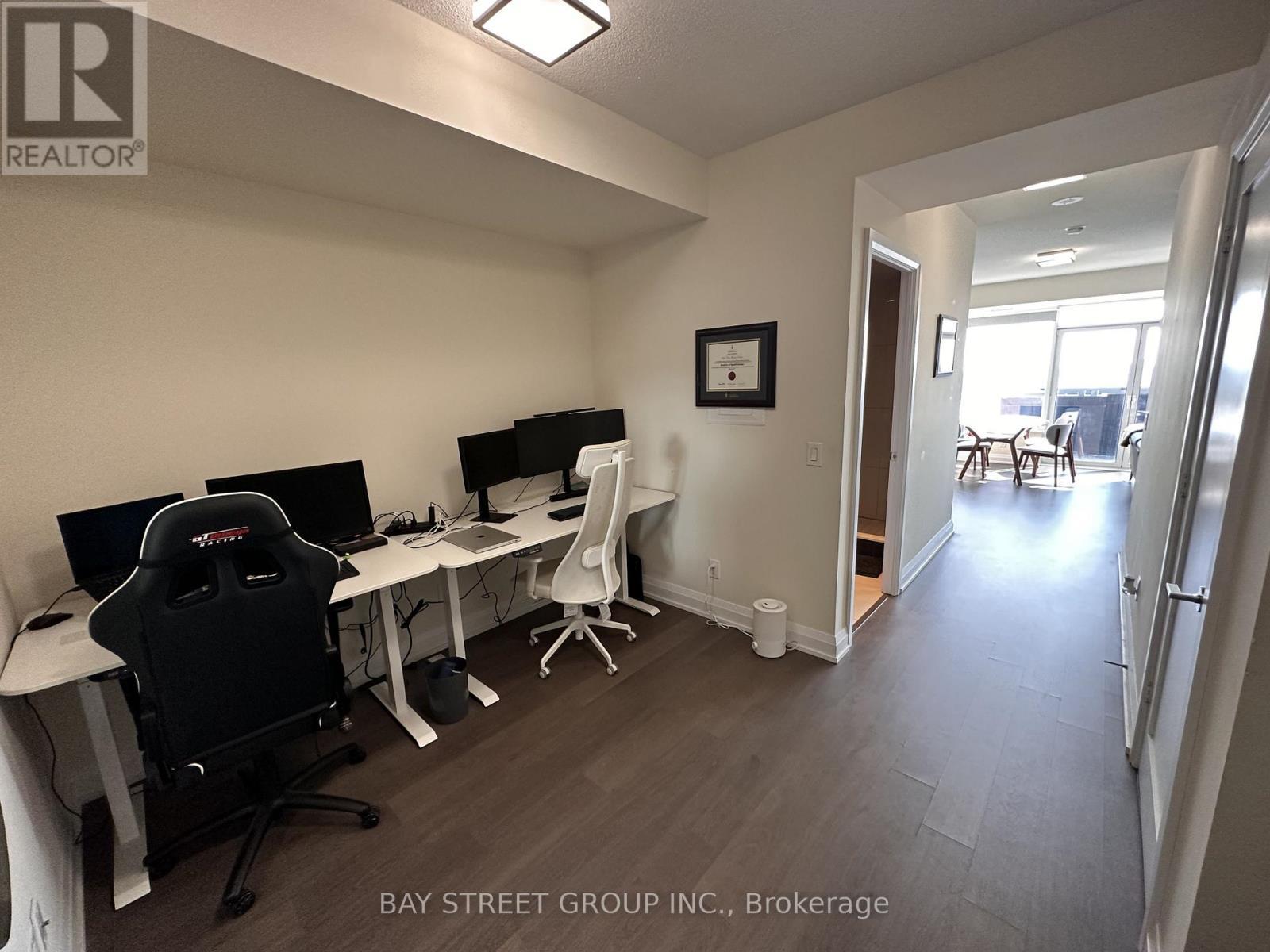 3024 - 5 Sheppard Avenue E, Toronto, ON - Indoor Photo Showing Office