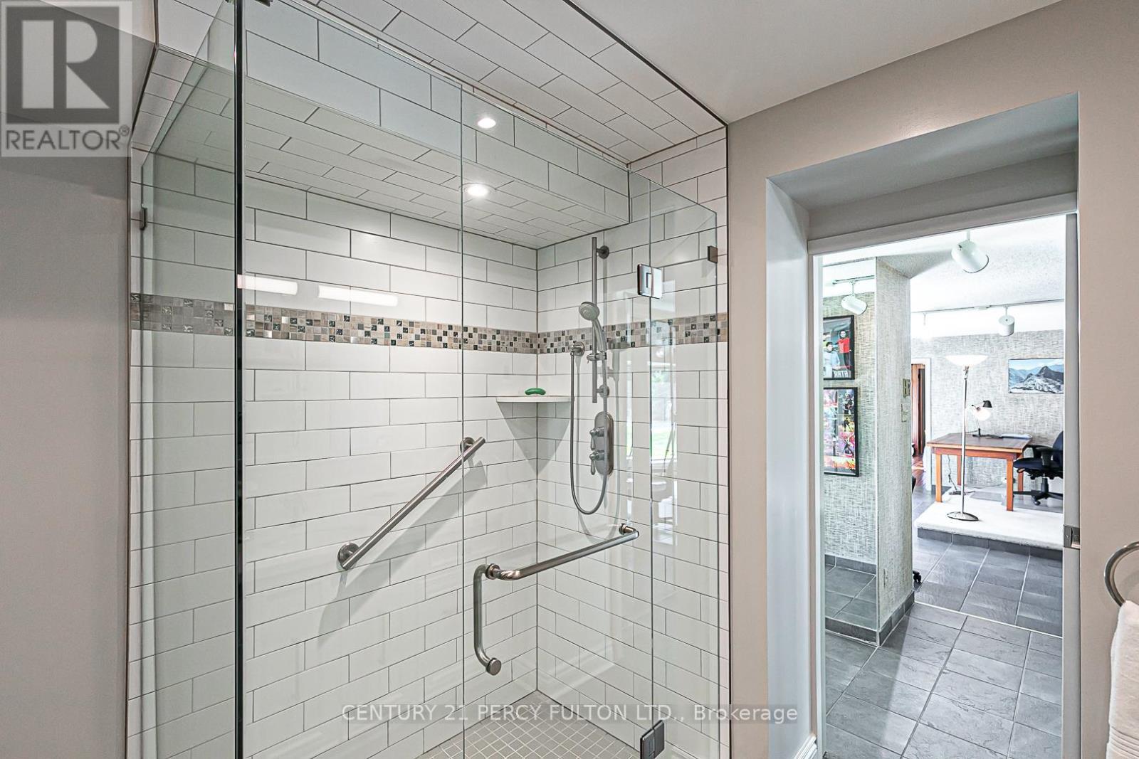 4 Page Avenue, Toronto, ON - Indoor Photo Showing Bathroom
