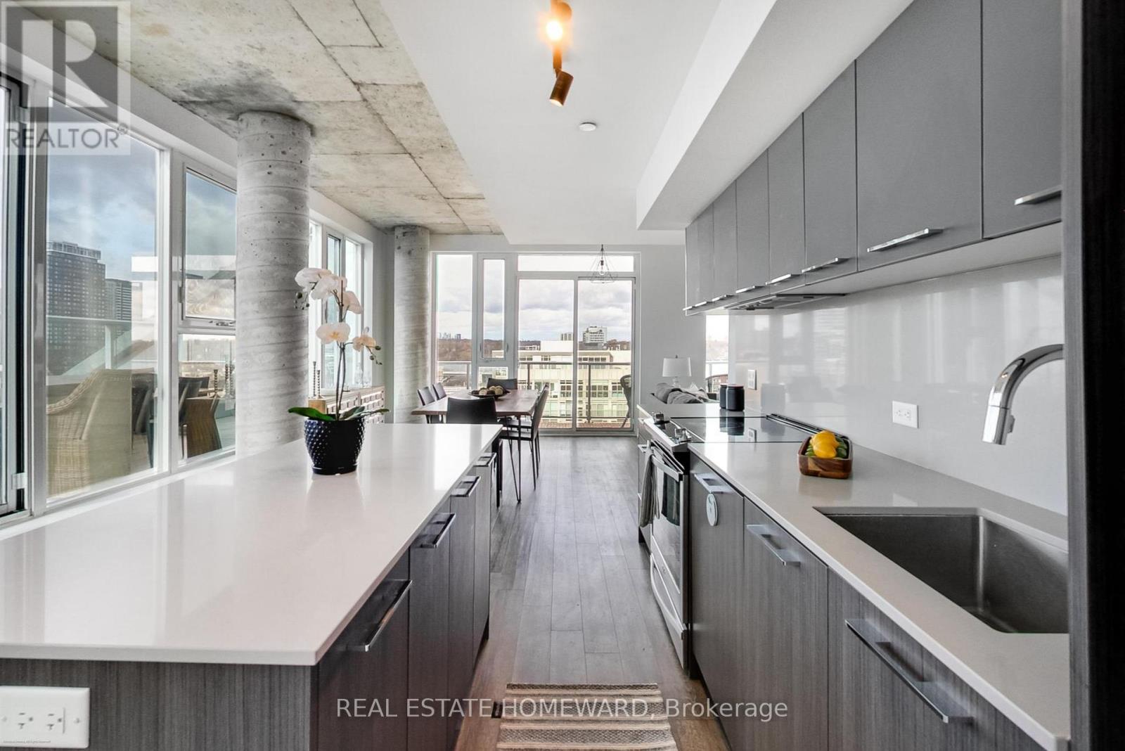1113 - 30 Baseball Place, Toronto, ON - Indoor Photo Showing Kitchen With Upgraded Kitchen