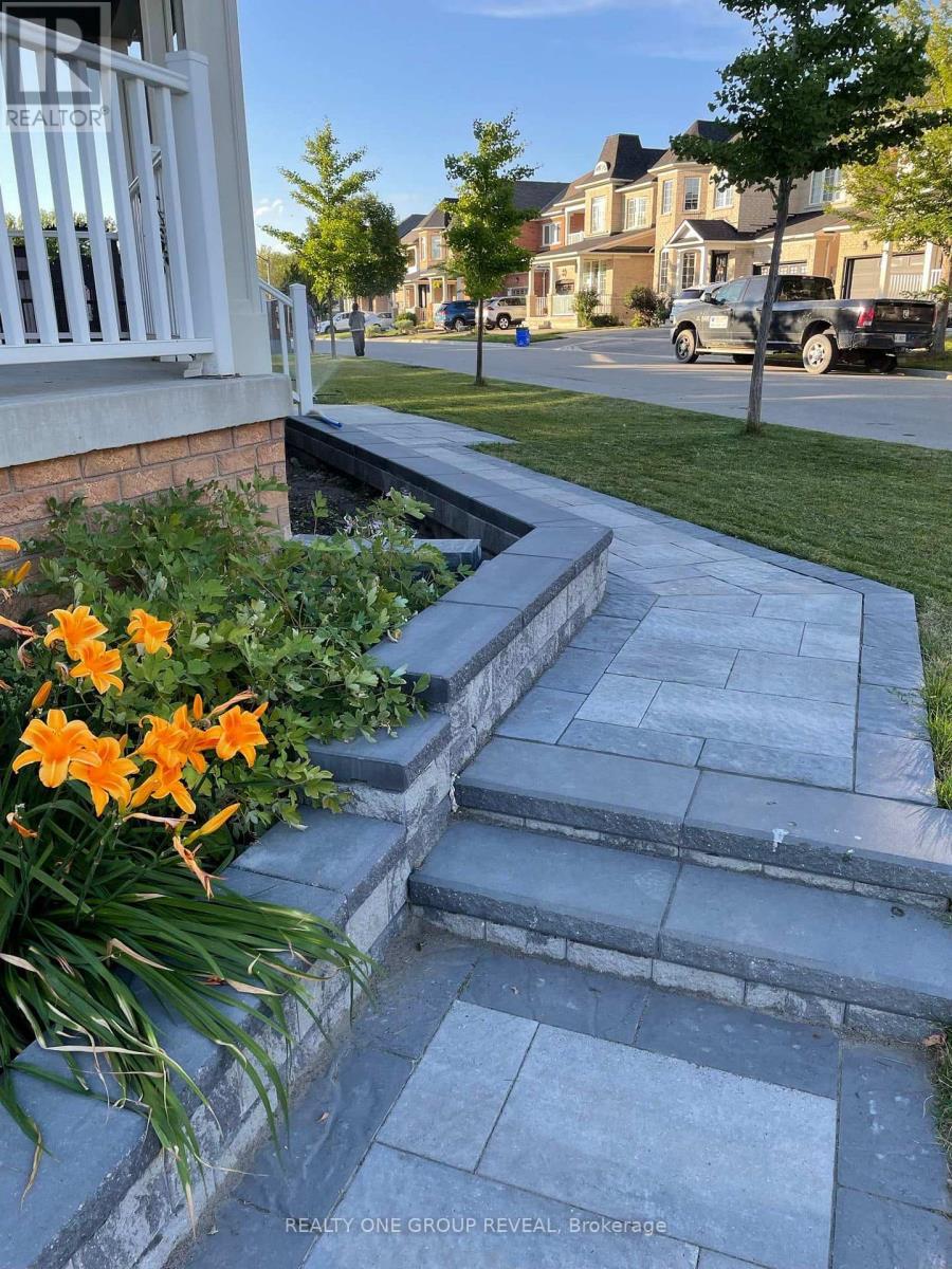 73 Isabella Garden Lane, Whitchurch-Stouffville, ON - Outdoor