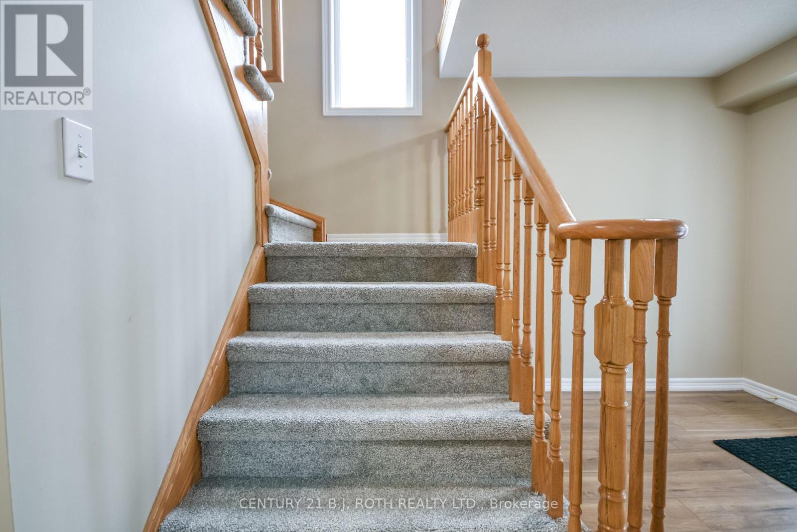 New carpet on stairs. - 194 Sundew Drive, Barrie, ON - Indoor Photo Showing Other Room