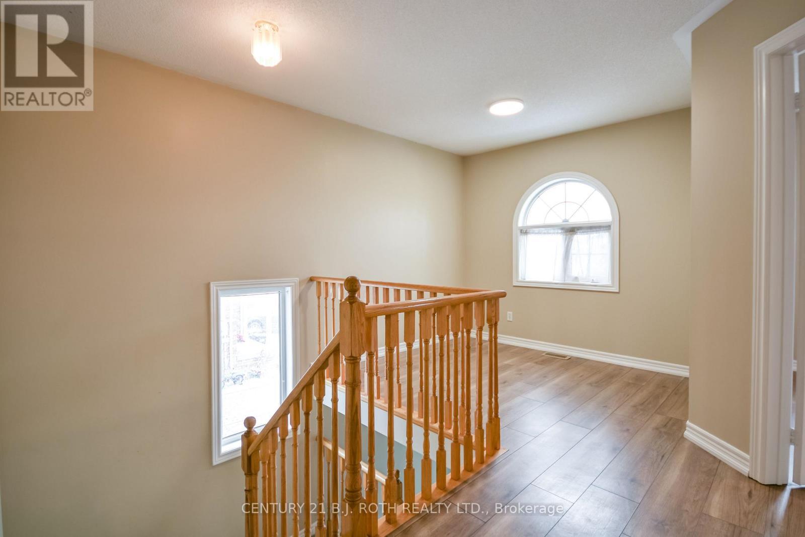 Versatile area offers many uses. - 194 Sundew Drive, Barrie, ON - Indoor Photo Showing Other Room