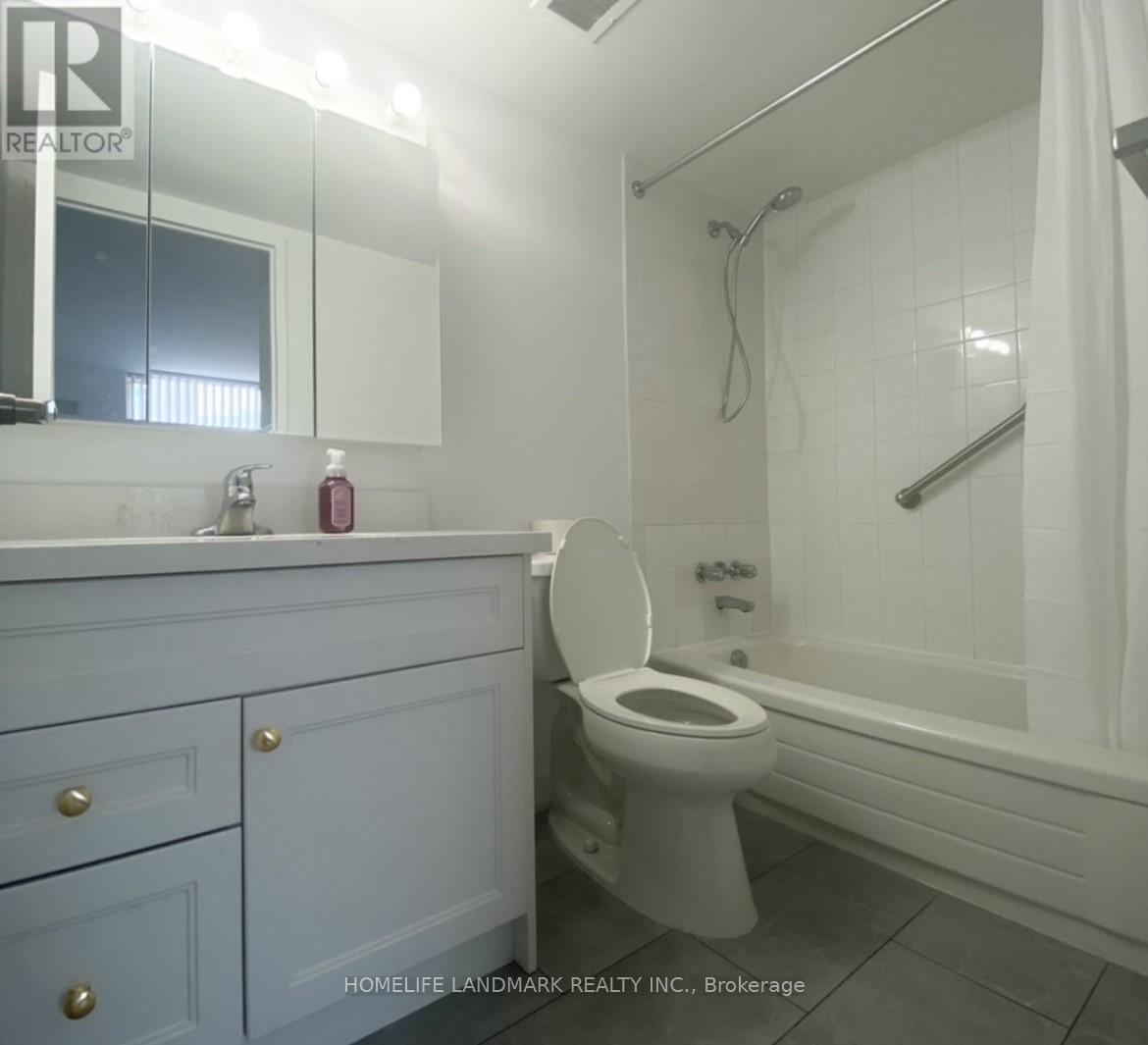2413 - 633 Bay Street, Toronto, ON - Indoor Photo Showing Bathroom