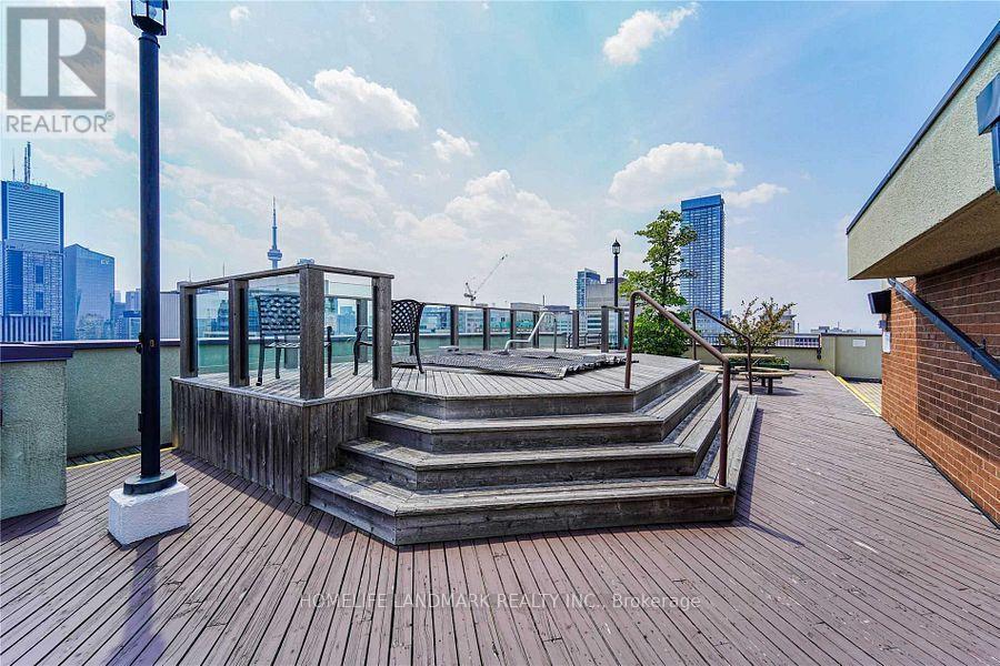 2413 - 633 Bay Street, Toronto, ON - Outdoor