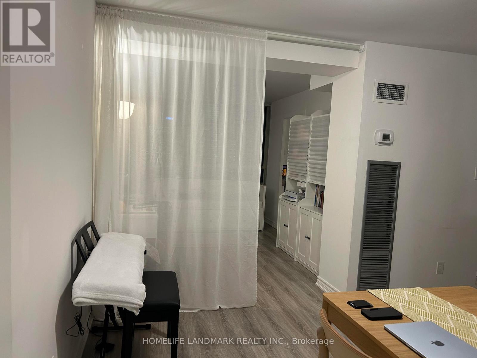 2413 - 633 Bay Street, Toronto, ON - Indoor