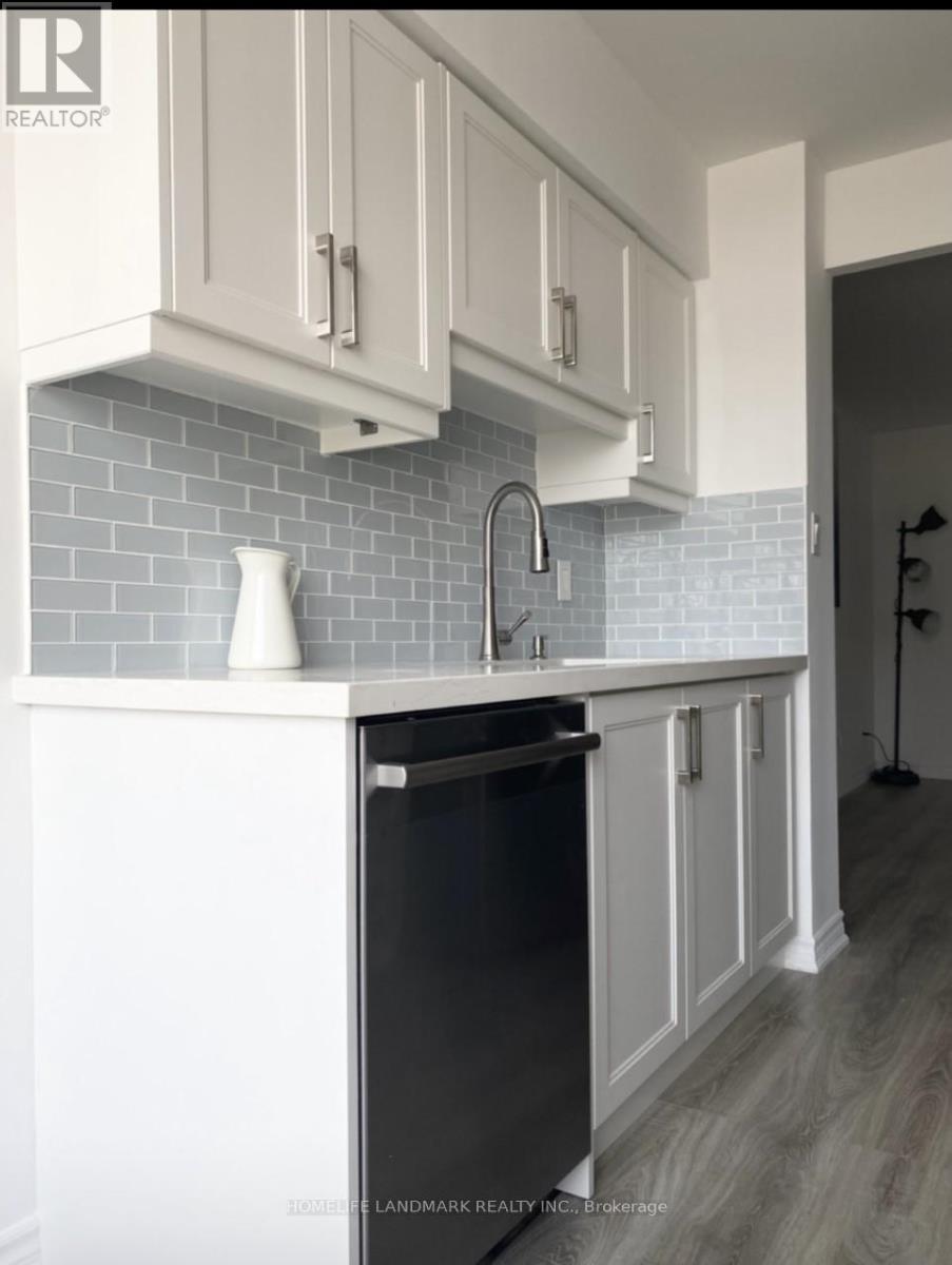 2413 - 633 Bay Street, Toronto, ON - Indoor Photo Showing Kitchen