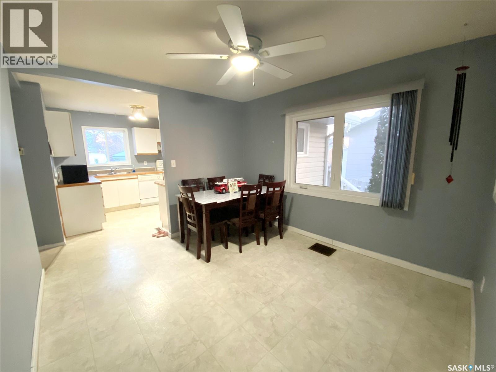 619 4Th Avenue Nw, Swift Current, SK - Indoor