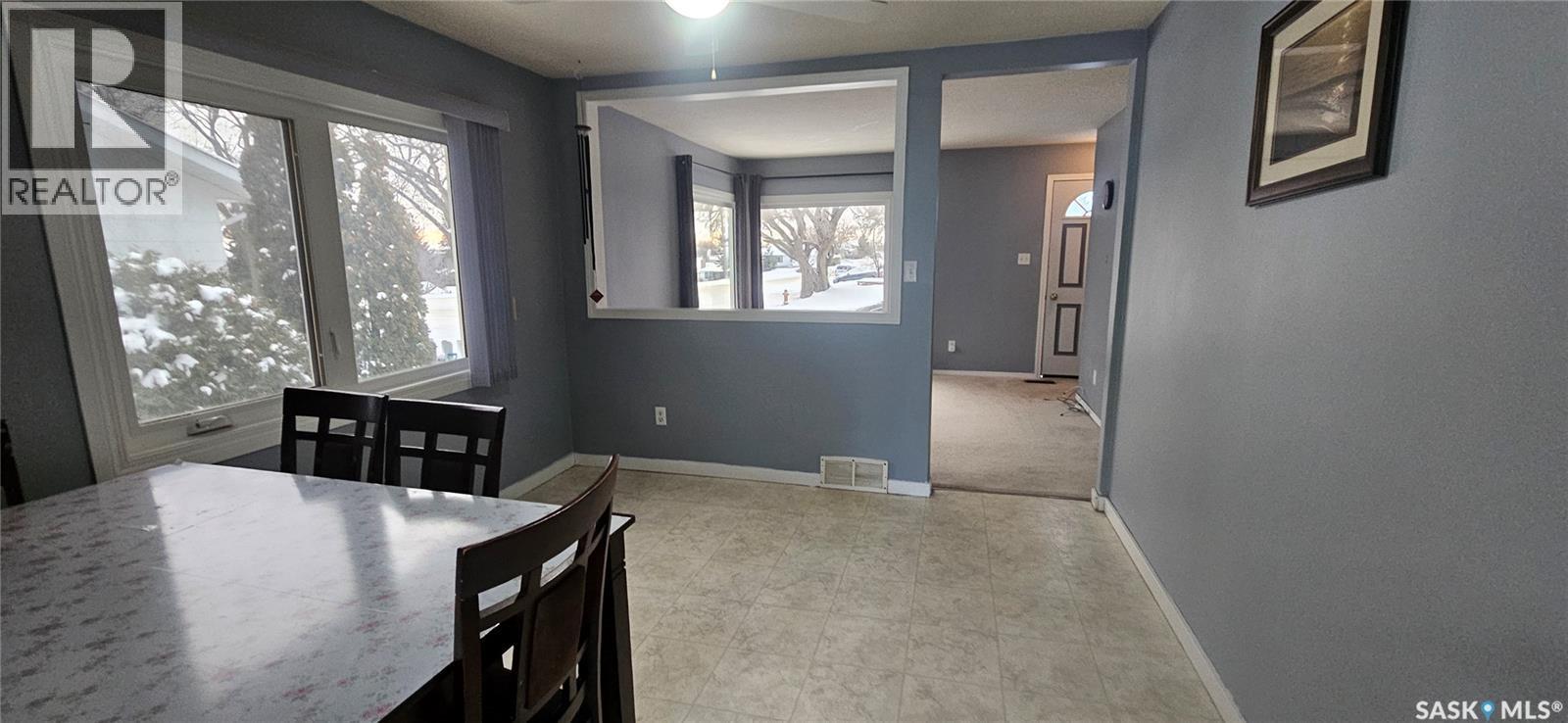 619 4Th Avenue Nw, Swift Current, SK - Indoor