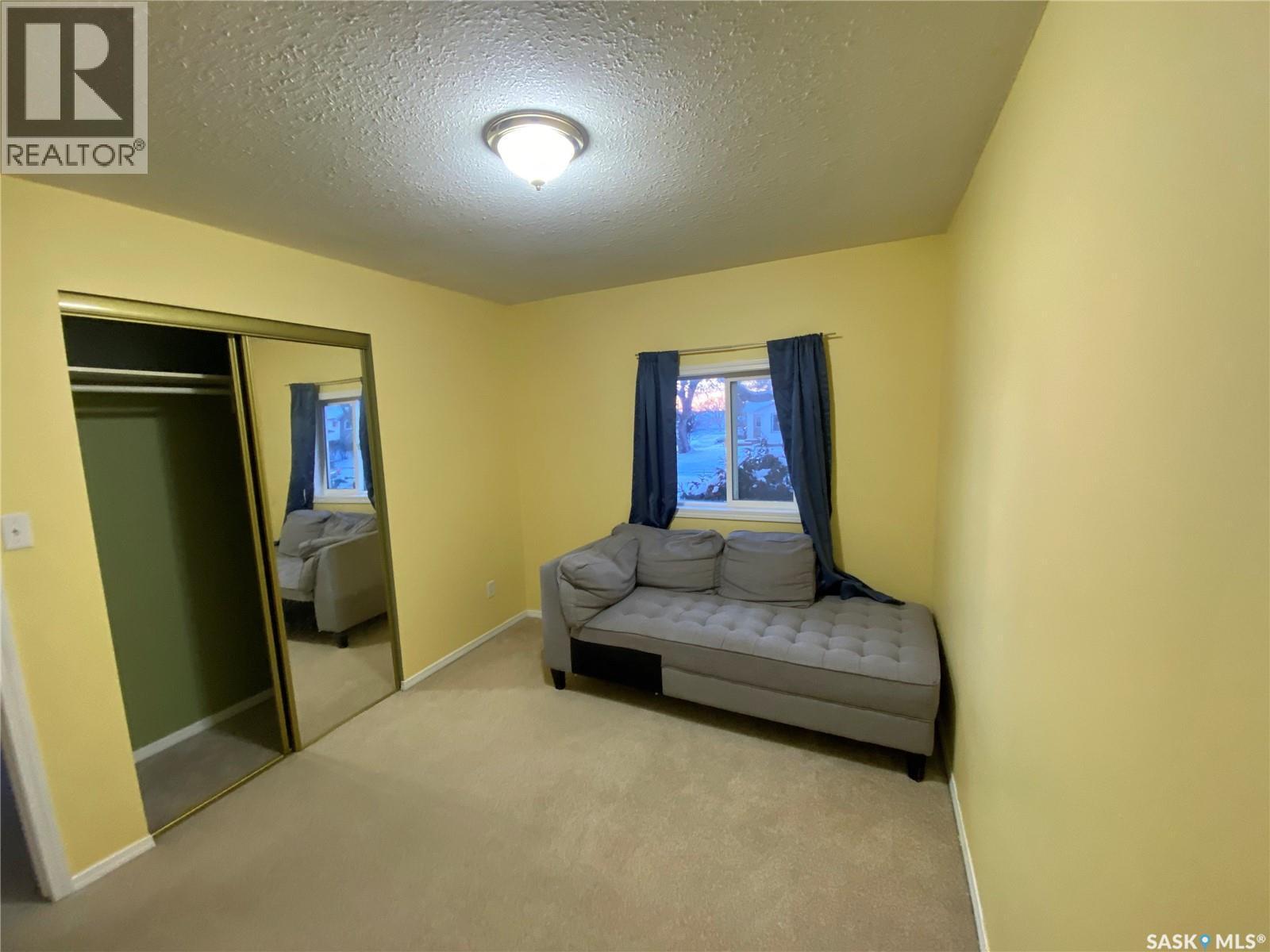 619 4Th Avenue Nw, Swift Current, SK - Indoor