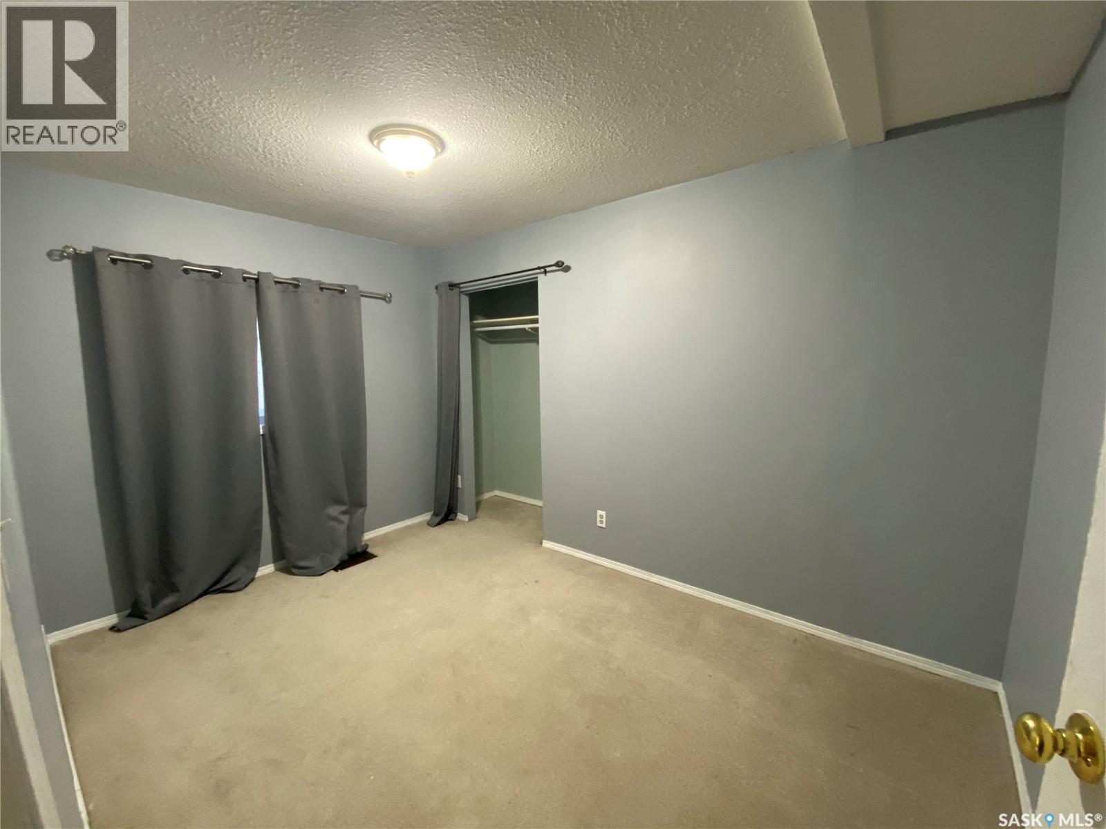 619 4Th Avenue Nw, Swift Current, SK - Indoor Photo Showing Other Room