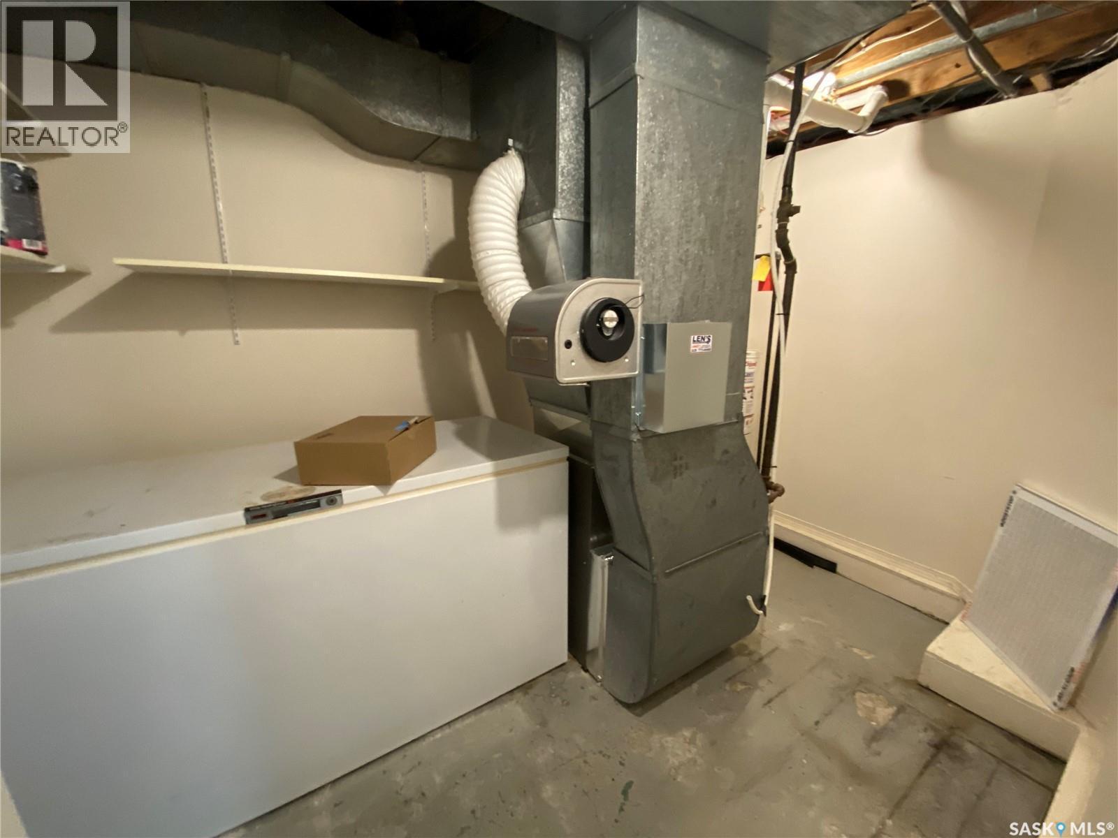 619 4Th Avenue Nw, Swift Current, SK - Indoor