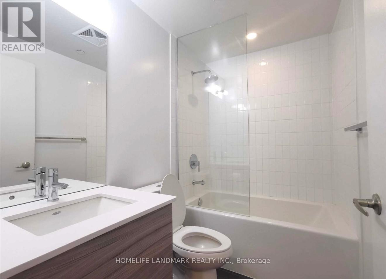 1609 - 210 Simcoe Street, Toronto, ON - Indoor Photo Showing Bathroom