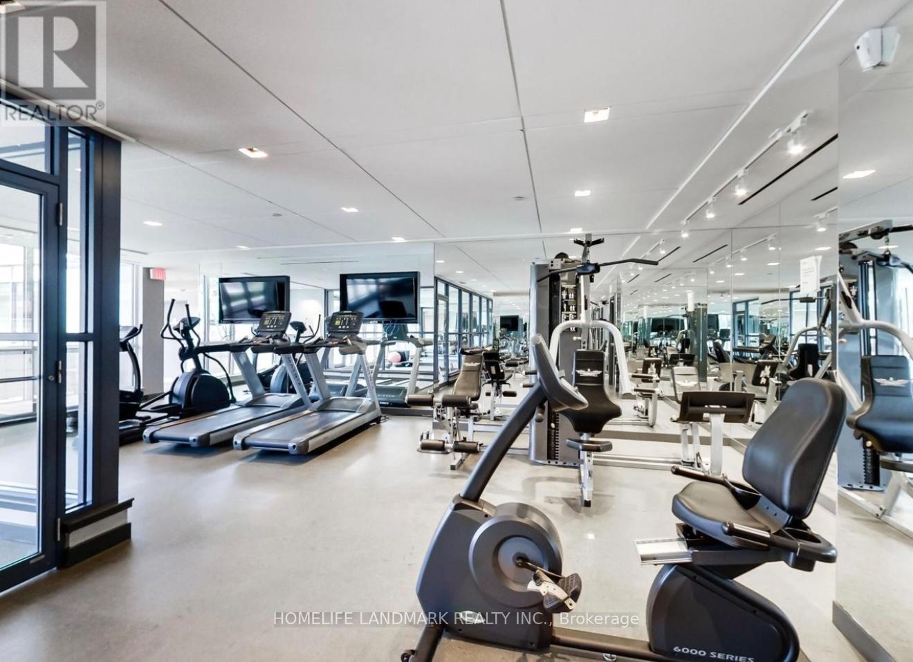 1609 - 210 Simcoe Street, Toronto, ON - Indoor Photo Showing Gym Room