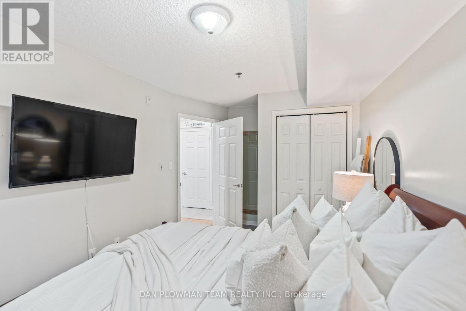 224 - 5235 Finch Avenue E, Toronto, ON - Indoor Photo Showing Bedroom