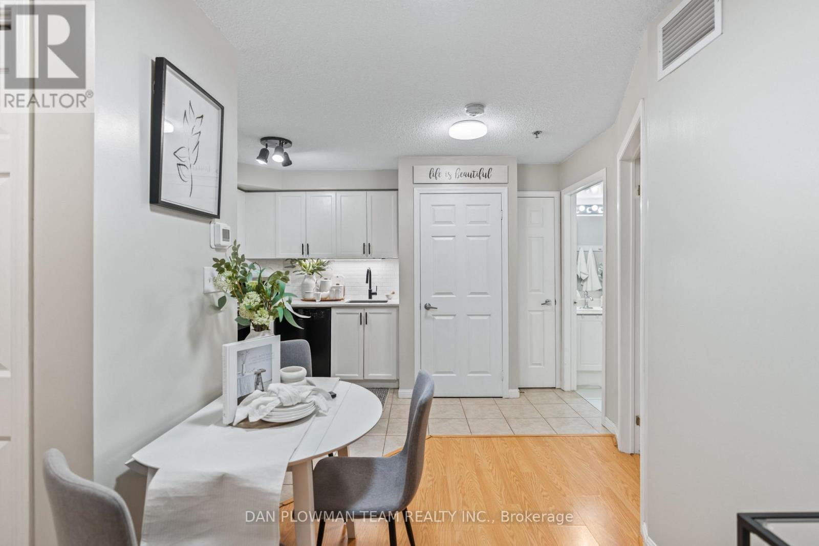 224 - 5235 Finch Avenue E, Toronto, ON - Indoor Photo Showing Dining Room