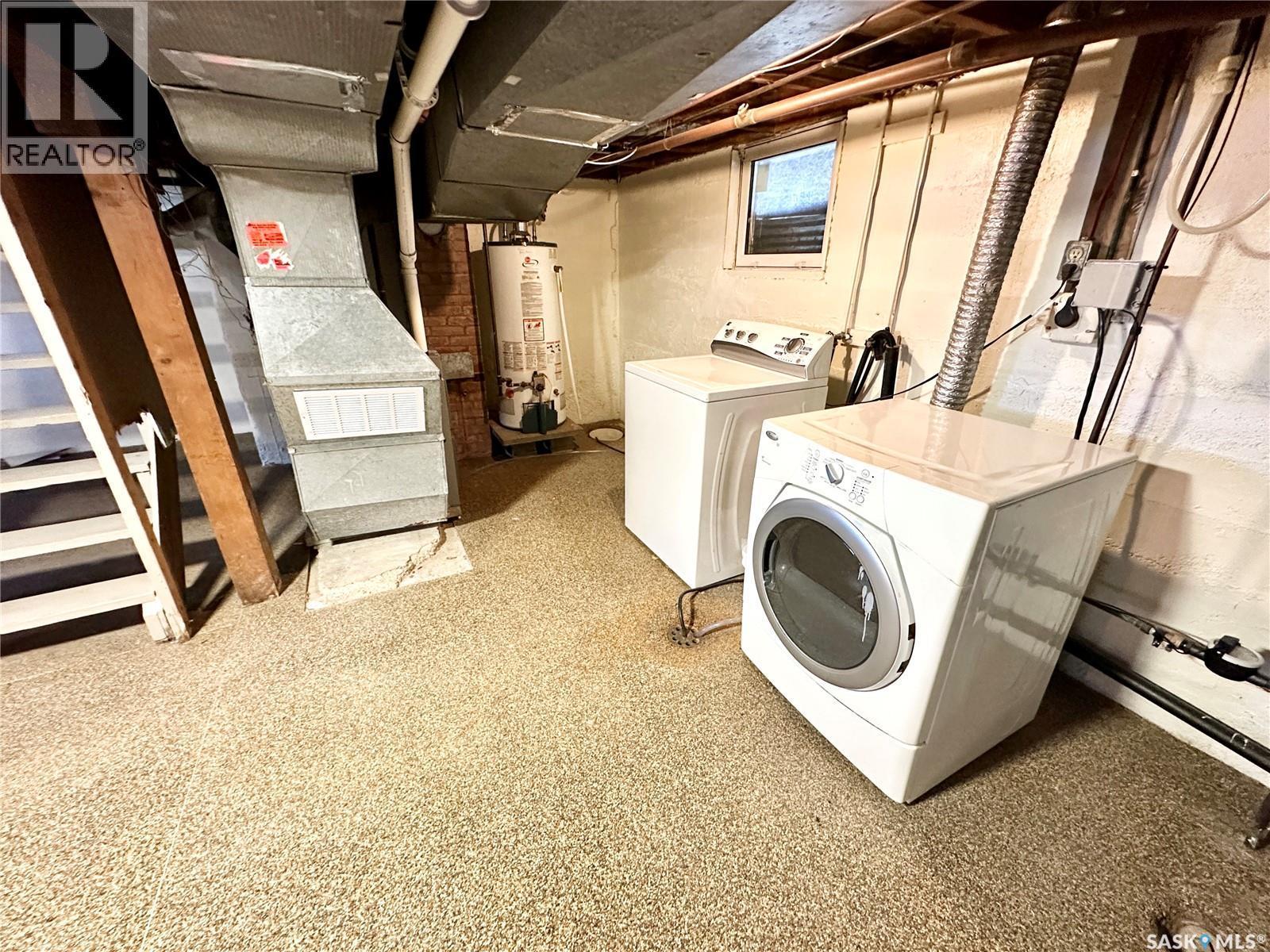 529 Montgomery Street, Midale, SK - Indoor Photo Showing Laundry Room