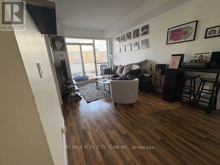 816 - 1005 King Street W, Toronto, ON - Indoor