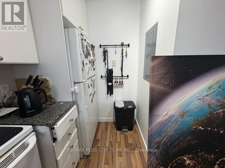 816 - 1005 King Street W, Toronto, ON - Indoor