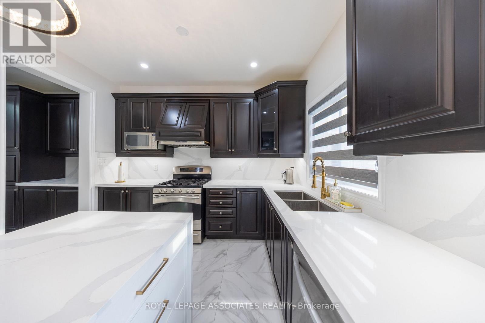 96 Maverick Crescent, Vaughan, ON - Indoor Photo Showing Kitchen With Double Sink